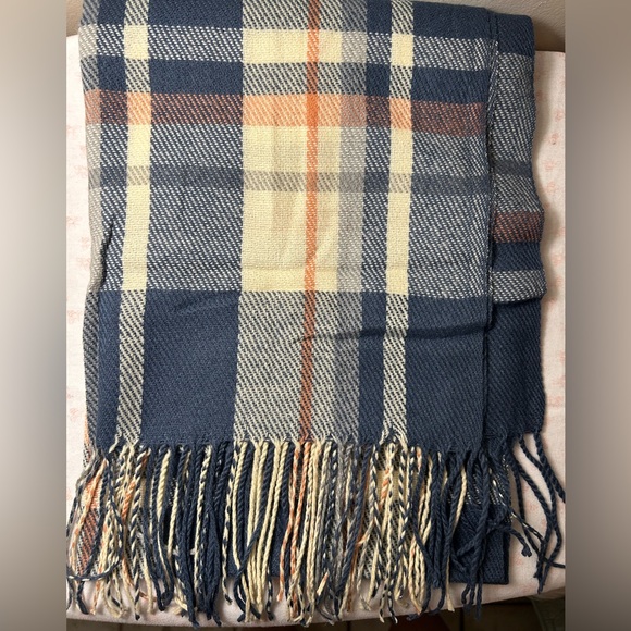 Women long shawl - L 79”x23” (approx.) - Picture 3 of 5